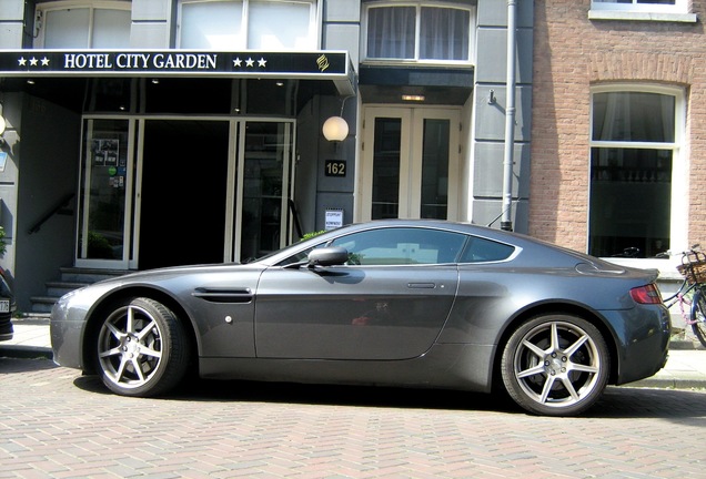 Aston Martin V8 Vantage