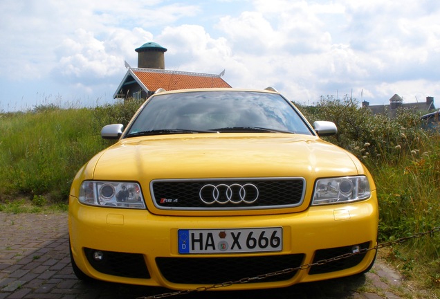 Audi RS4 Avant B5