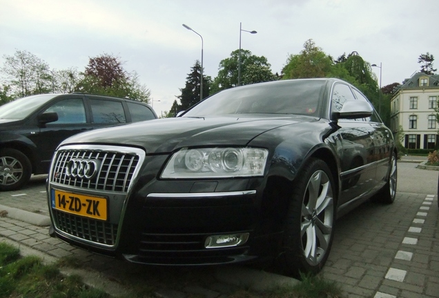 Audi S8 D3