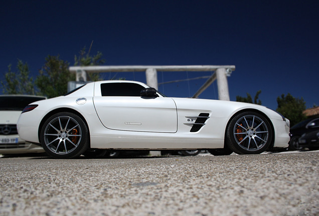 Mercedes-Benz SLS AMG