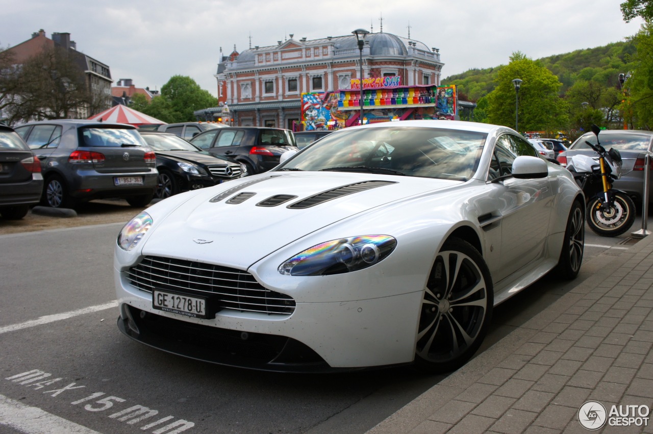 Aston Martin V12 Vantage