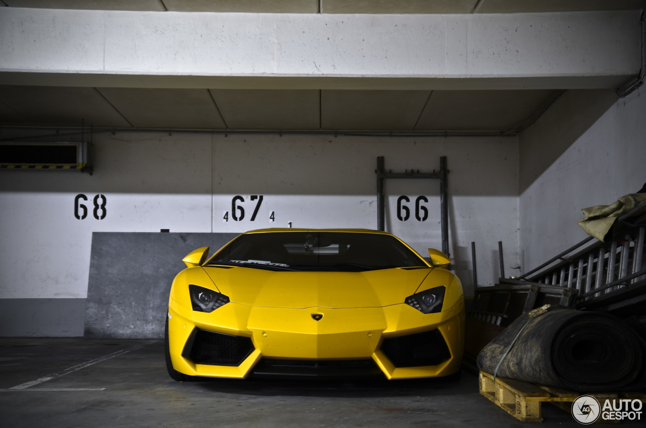 Lamborghini Aventador LP700-4