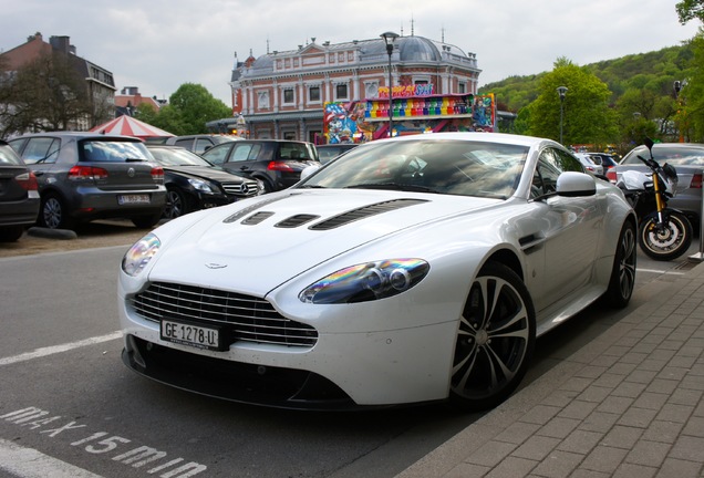 Aston Martin V12 Vantage