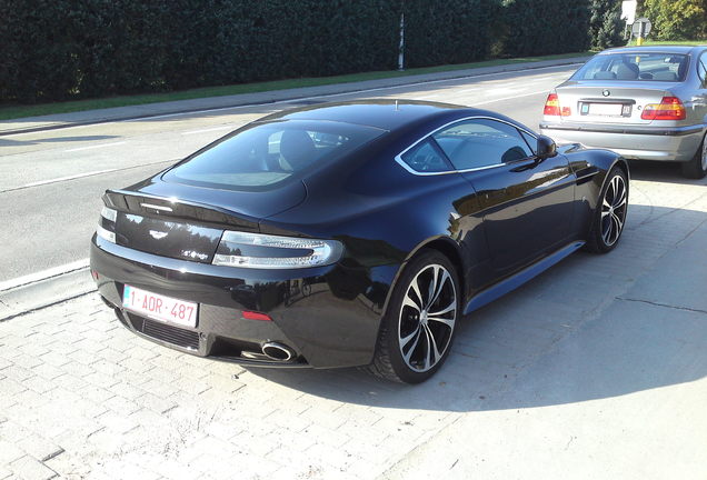 Aston Martin V12 Vantage Carbon Black Edition