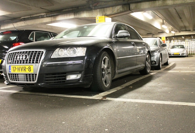 Audi S8 D3