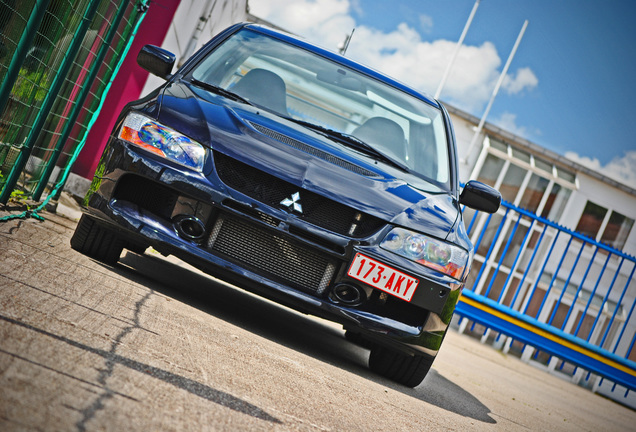 Mitsubishi Lancer Evolution IX FQ