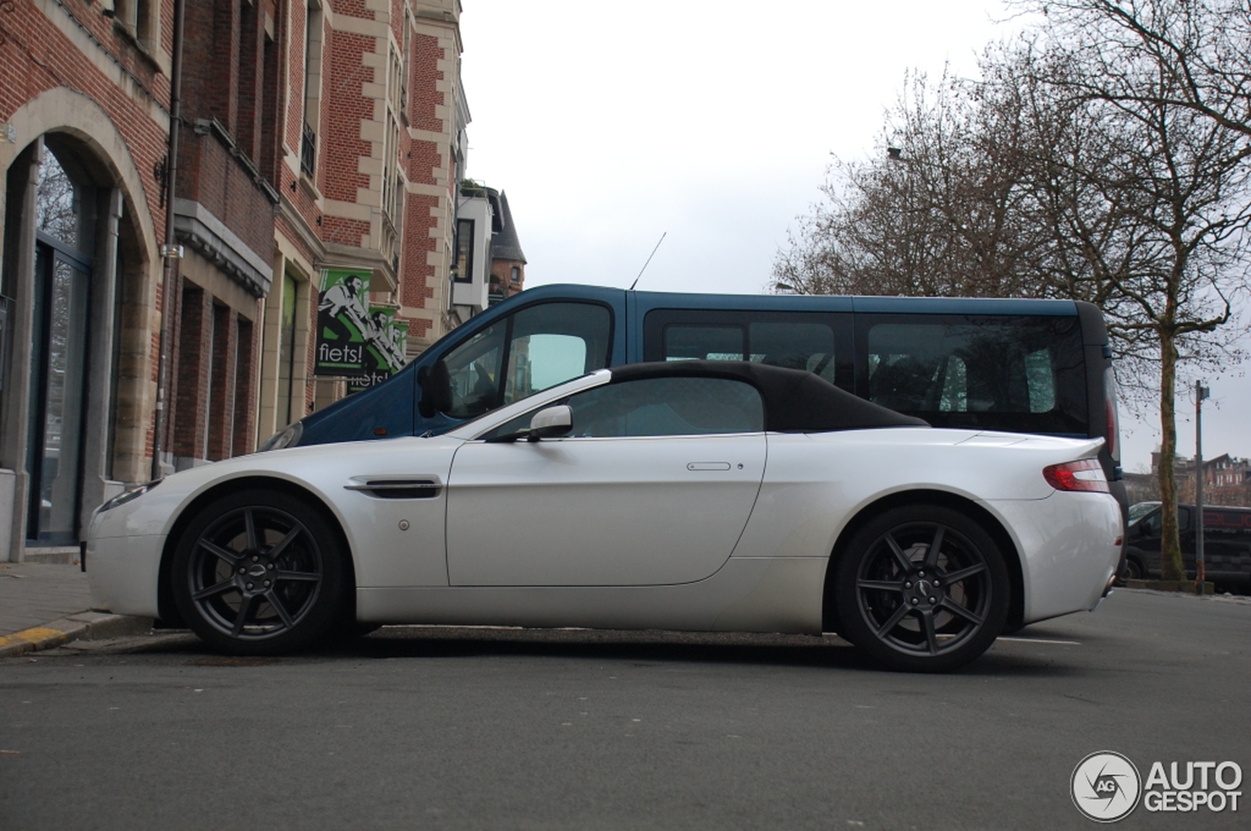 Aston Martin V8 Vantage Roadster