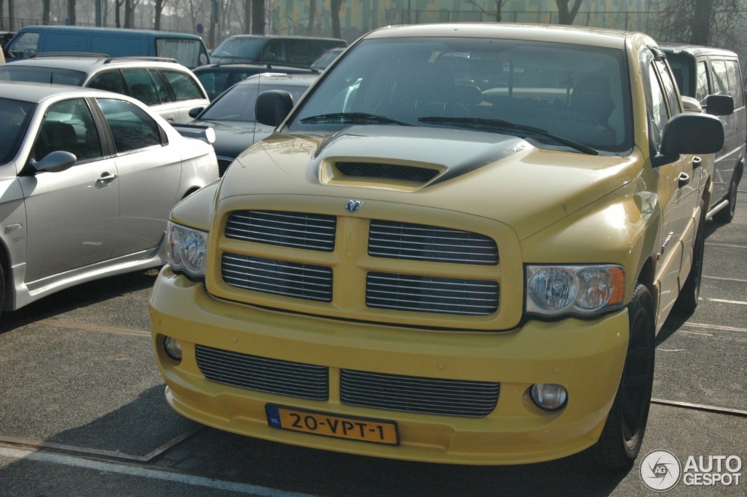 Dodge RAM SRT-10 Quad-Cab Yellow Fever Edition