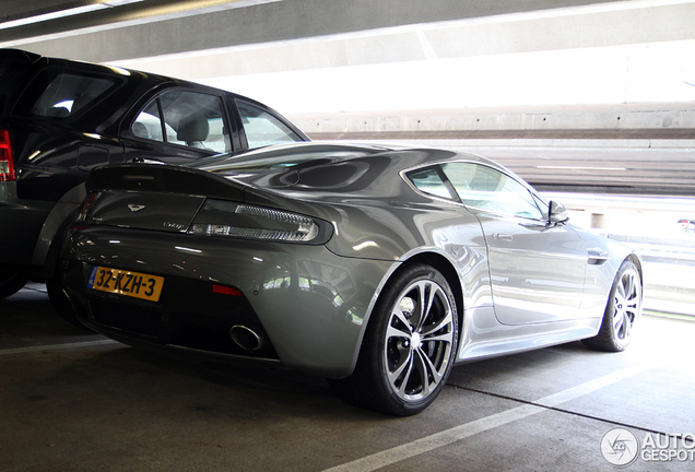 Aston Martin V12 Vantage