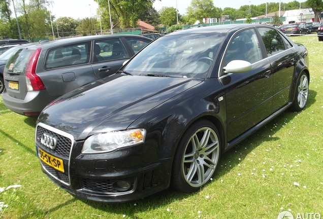 Audi RS4 Sedan