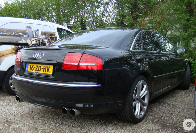 Audi S8 D3