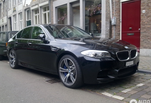 BMW M5 F10 2011