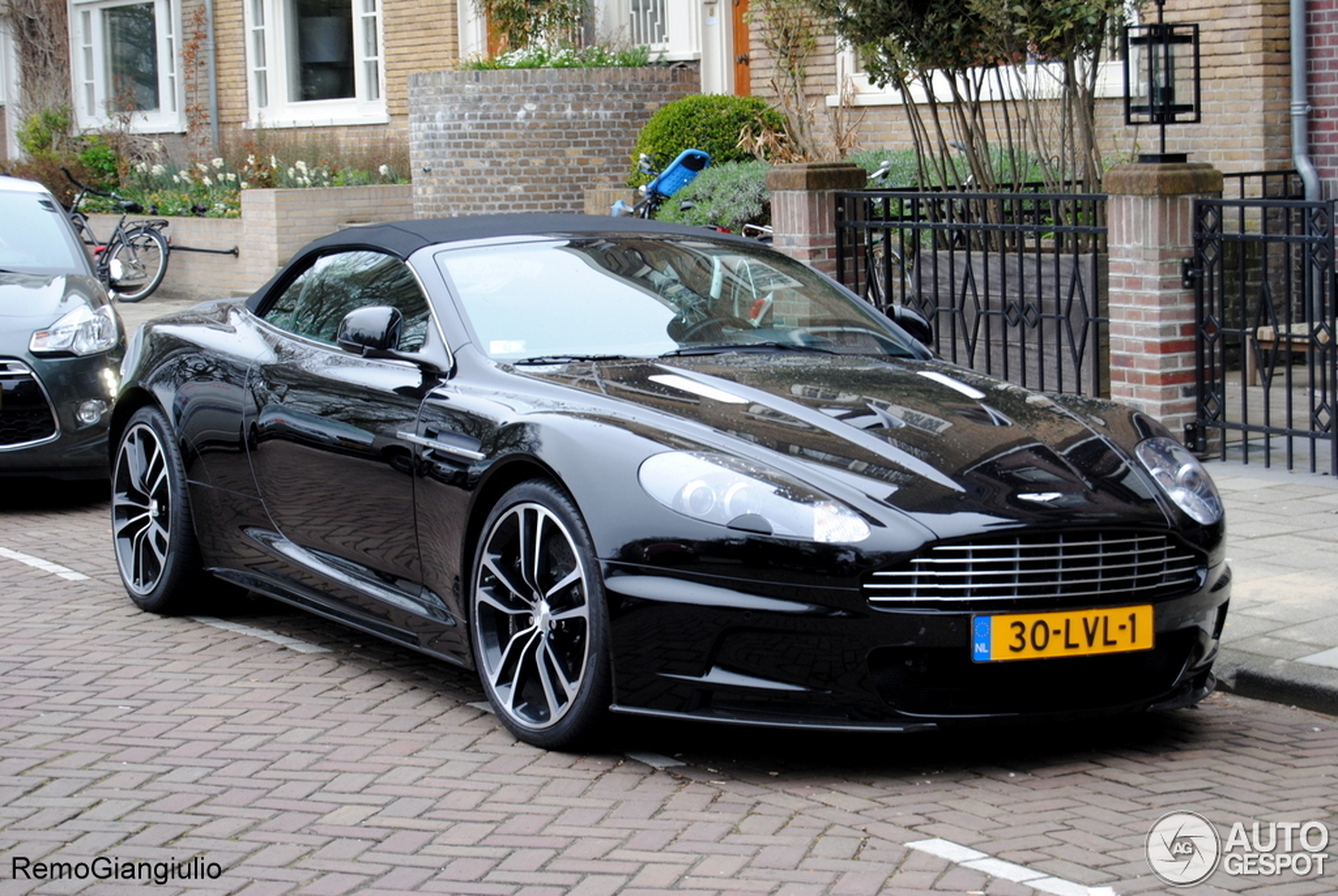 Aston Martin DBS Volante