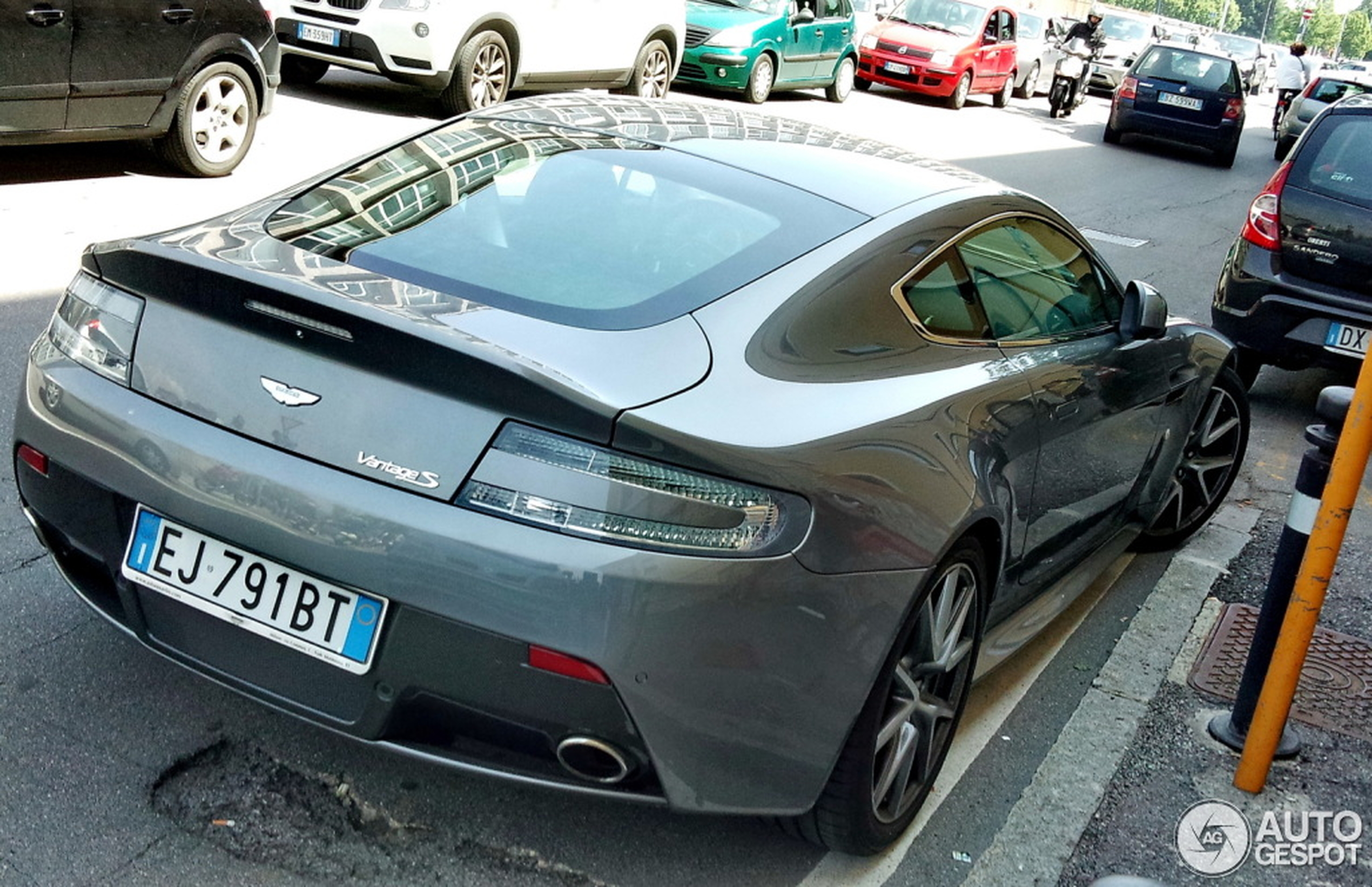 Aston Martin V8 Vantage S