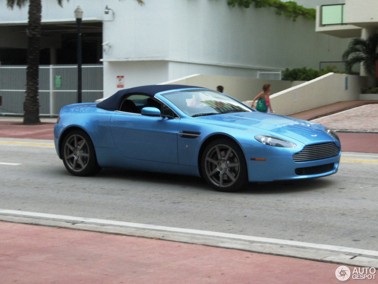 Aston Martin V8 Vantage Roadster