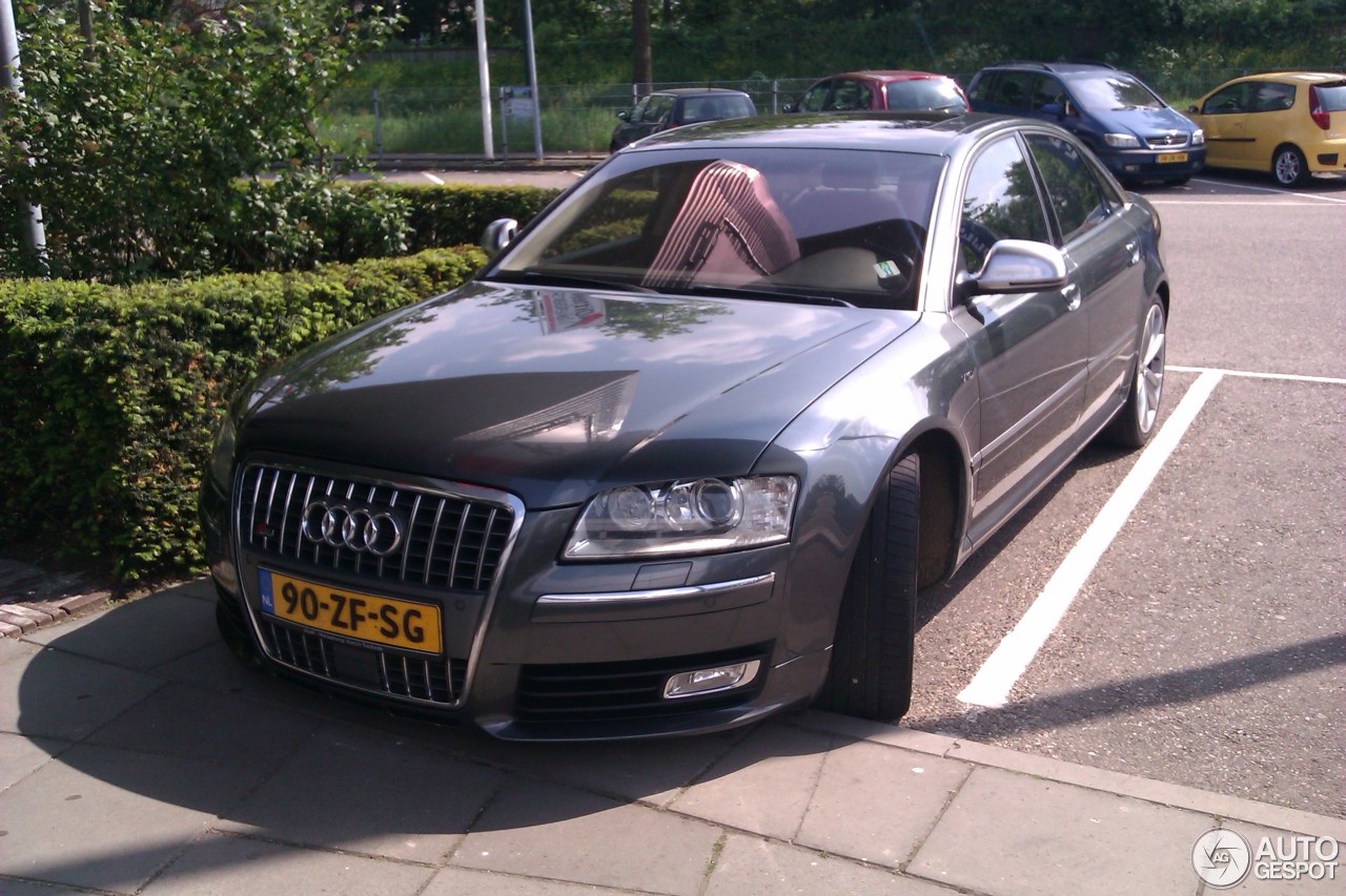 Audi S8 D3