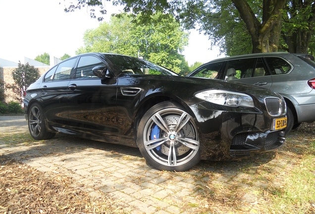 BMW M5 F10 2011