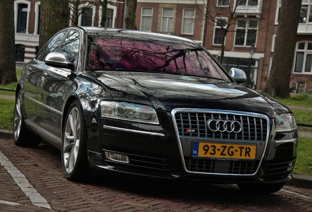 Audi S8 D3