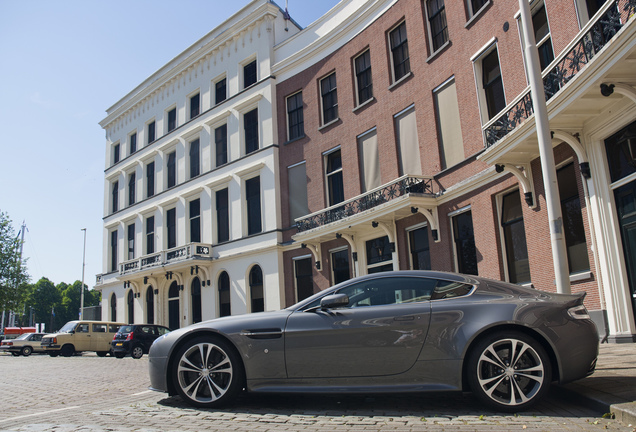 Aston Martin V12 Vantage