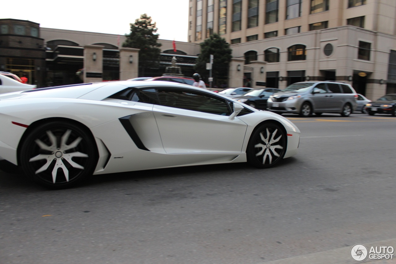 Lamborghini Aventador LP700-4