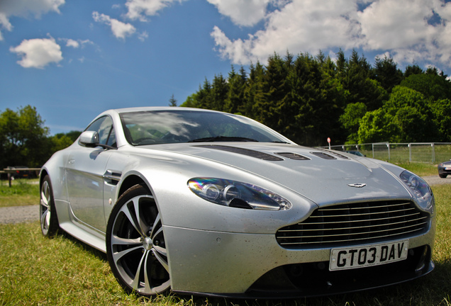 Aston Martin V12 Vantage