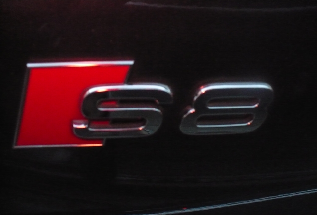 Audi S8 D3