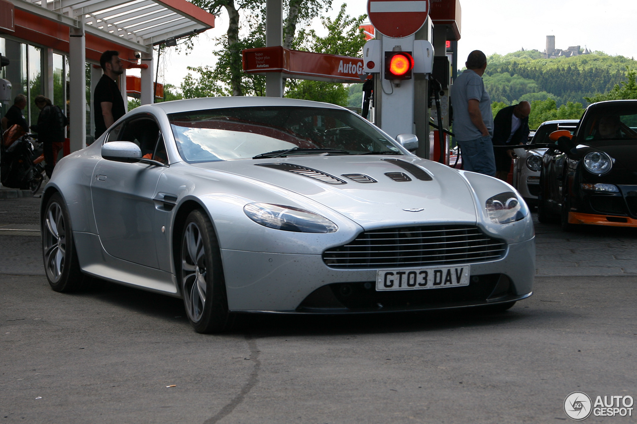 Aston Martin V12 Vantage