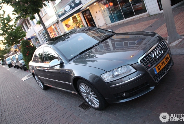 Audi S8 D3