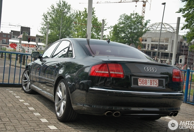 Audi S8 D3