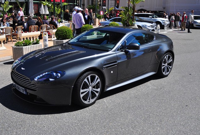 Aston Martin V12 Vantage