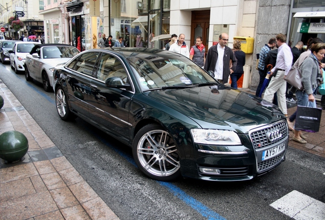 Audi S8 D3