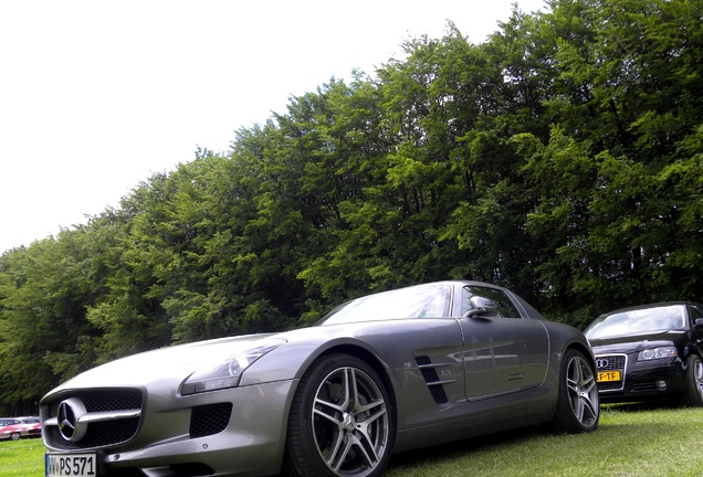 Mercedes-Benz SLS AMG