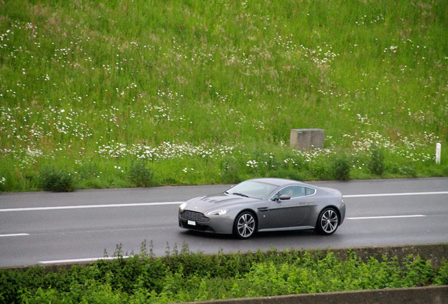 Aston Martin V12 Vantage