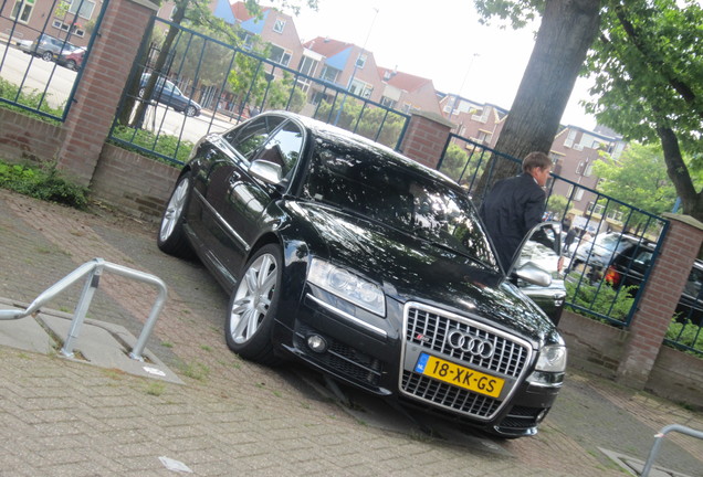 Audi S8 D3