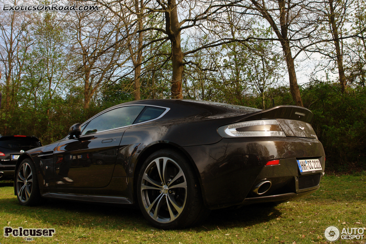 Aston Martin V12 Vantage Carbon Black Edition