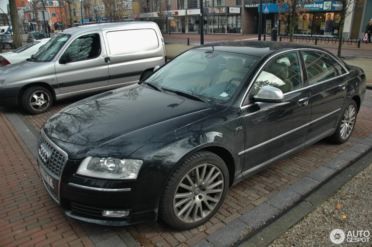 Audi S8 D3