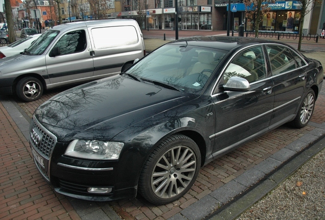 Audi S8 D3