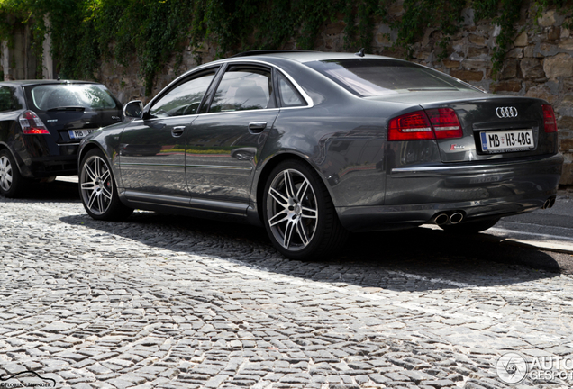 Audi S8 D3