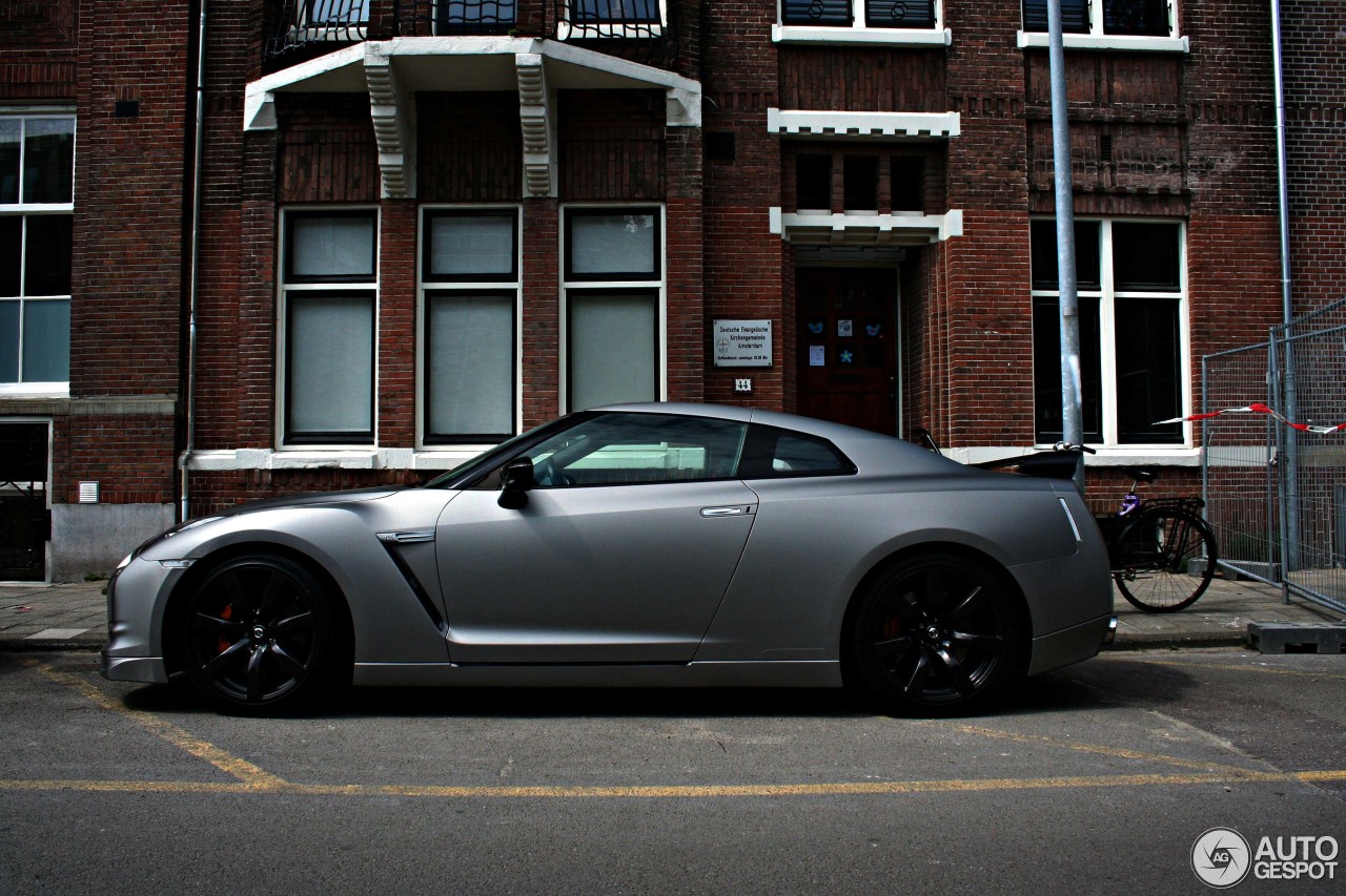 Nissan GT-R