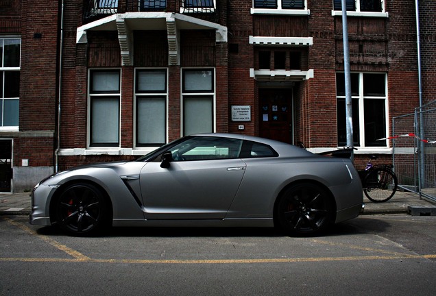 Nissan GT-R