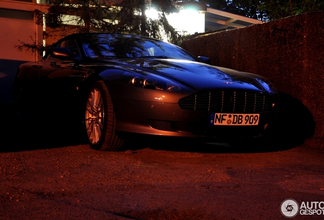 Aston Martin DB9 Volante