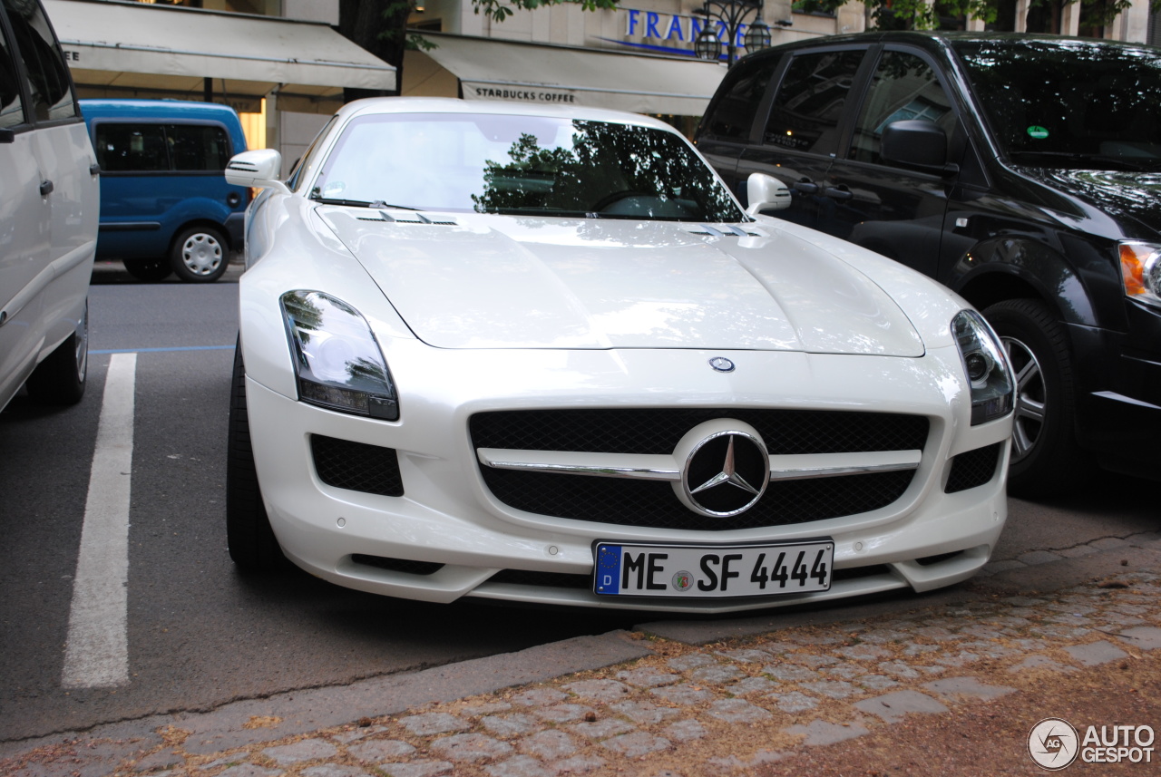 Mercedes-Benz SLS AMG