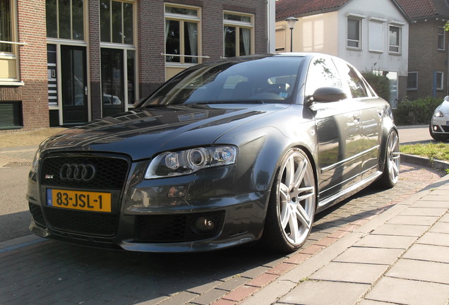 Audi RS4 Sedan