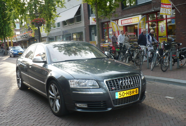 Audi S8 D3