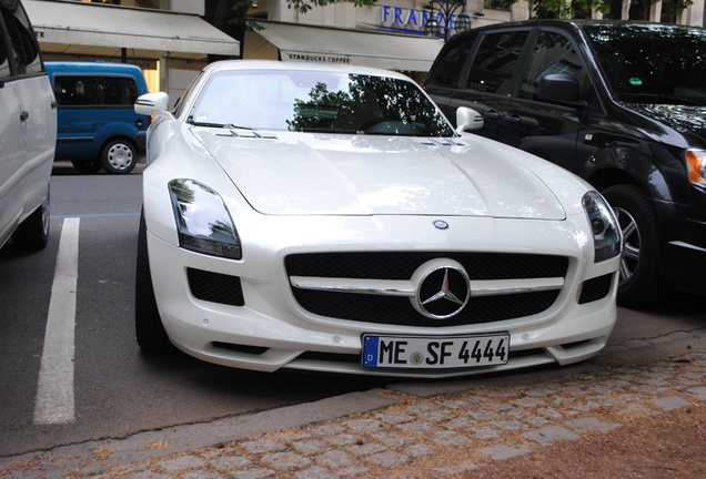 Mercedes-Benz SLS AMG