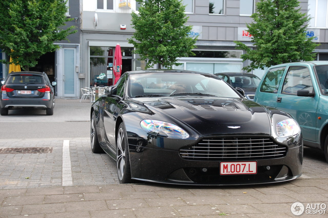 Aston Martin V12 Vantage