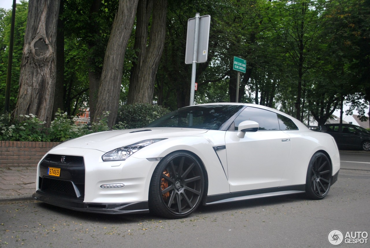 Nissan GT-R 2011