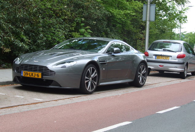 Aston Martin V12 Vantage