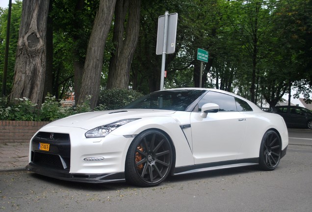 Nissan GT-R 2011