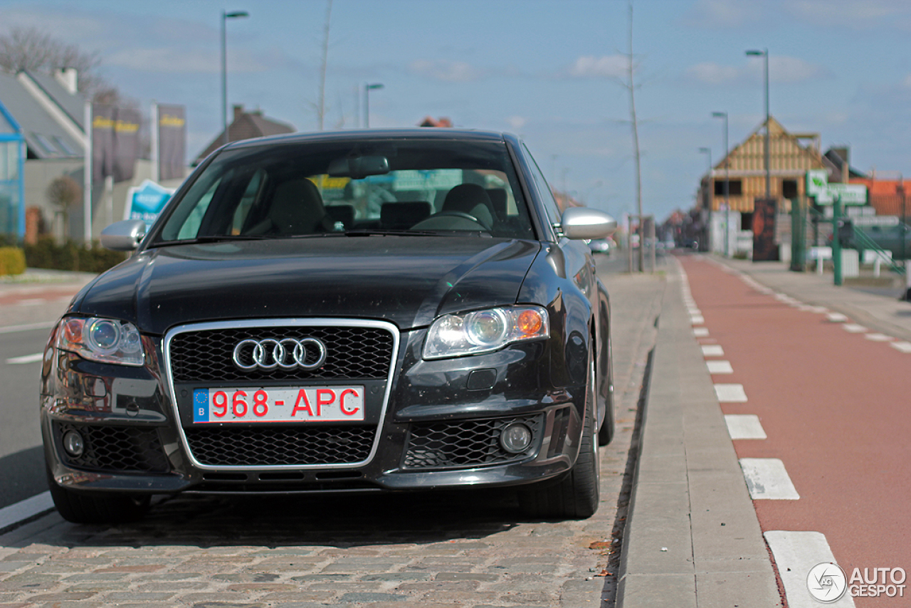 Audi RS4 Sedan